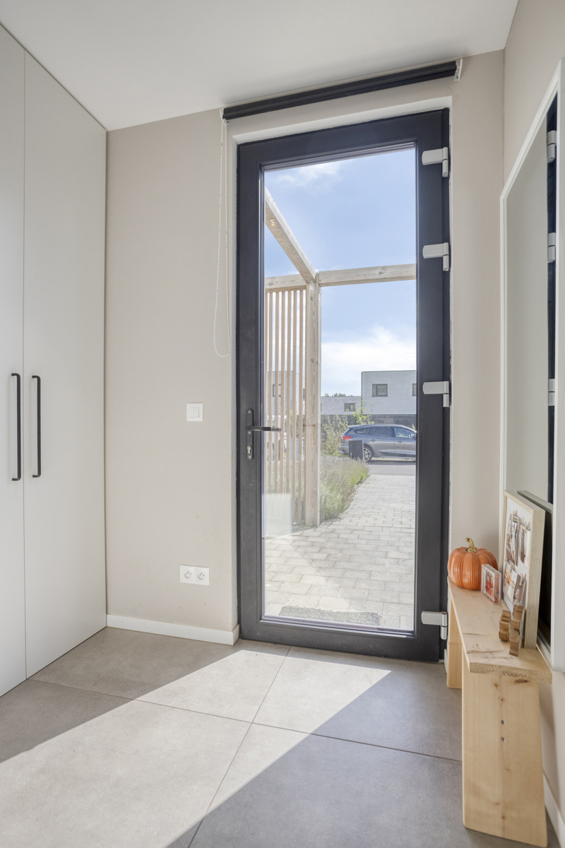 Volledig instapklare moderne halfopen woning in rustige wijk - foto 3