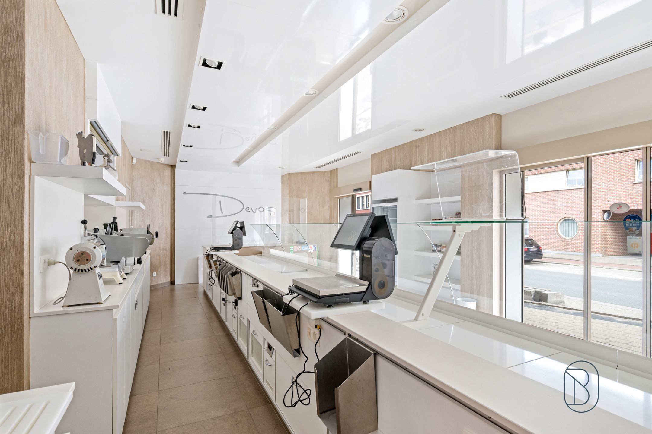 Unieke combinatie van wonen en werken in Sint-Eloois-Vijve! - foto 4
