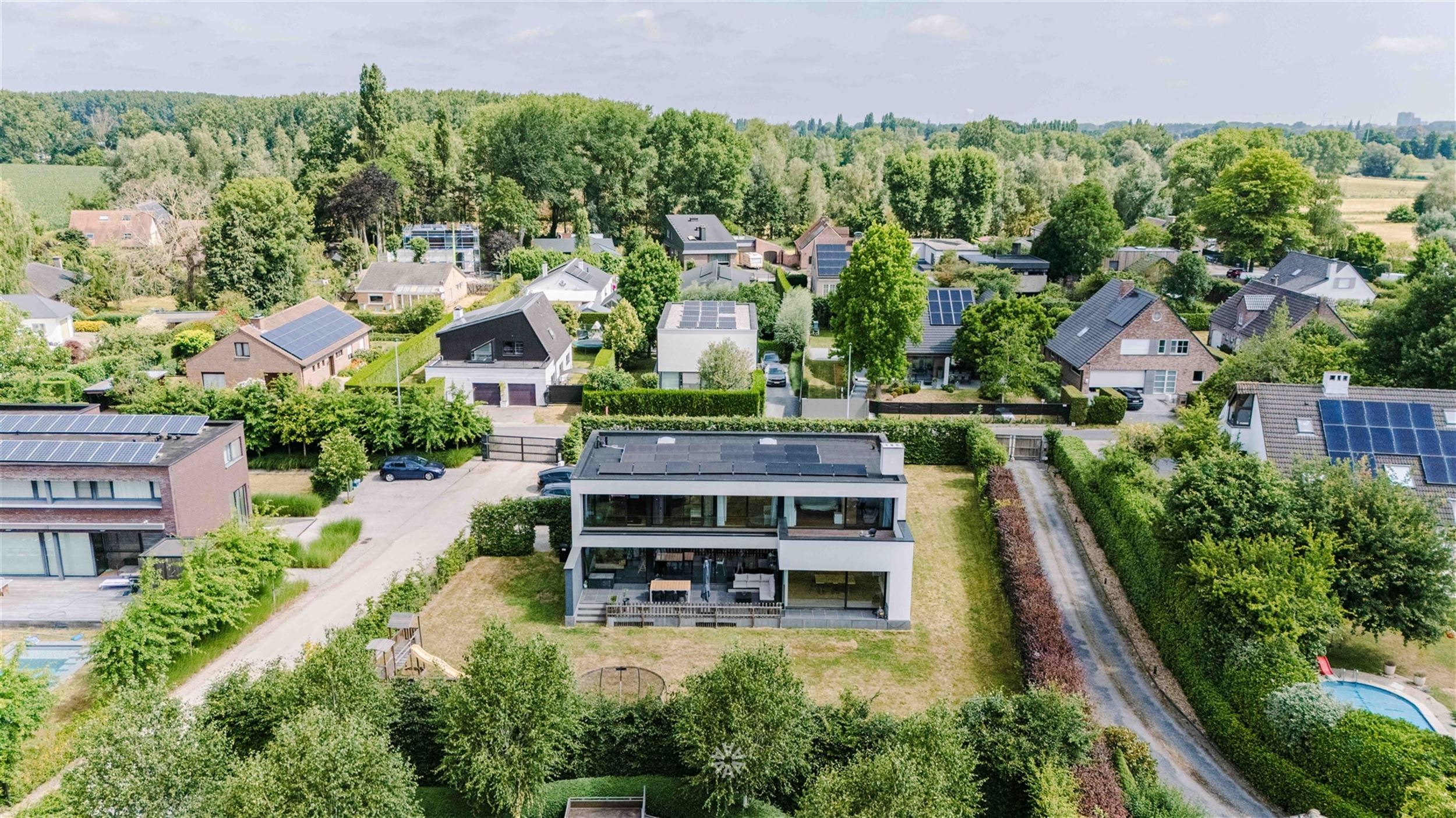 Moderne instapklare villa in een oase van groen nabij de Leie - foto 2