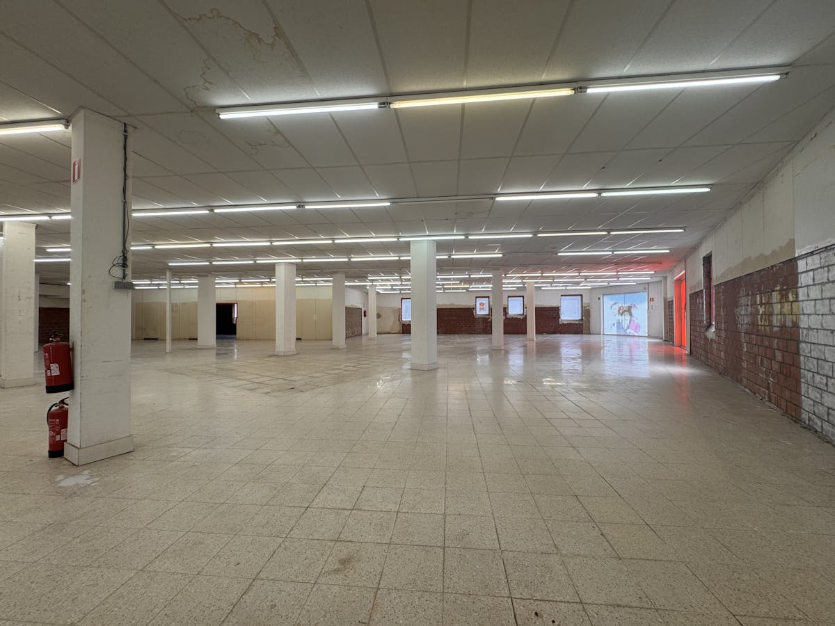 Handelspand te huur van ca. 830 m² op centrale ligging in Torhout - foto 4
