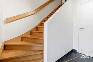 Deze volledig instapklare woning die recent totaal werd gerenoveerd met oog voor kwaliteit en comfort. Het EPC-label B en de conforme...