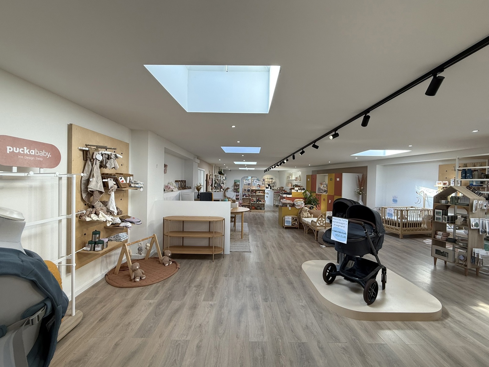 Zeer centraal gelegen polyvalent handelspand bestaande uit winkelruimte/kantoorruimte  - foto 4