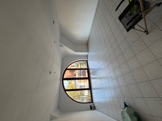 Appartement gelegen in Evergem, op 't Hoeksken. Op de 2de verdieping met een ruime living, een moderne &amp; nieuwe keuken, badkamer, toilet, 2 slaapkamers,, afzonderlijke garage. Achteraan is er nog een terras.<br /><br />Er is een lift in het gebouw, de keuken is nu nieuw geplaatst, voorzien van toestellen. <br /><br />Wenst u deze woning te bezichtigen? Reserveer dan uw tijdslot op het beschikbare bezoekmoment via onze website (immovercruysse.be > te huur > ga naar dit pand > klik op de knop "plan uw bezoek" > reserveer het gewenste tijdslot).<br />Graag ook pas kandidaat stellen na het bezichtigen.