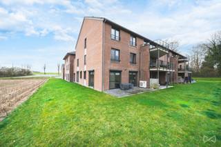 Présentation complète avec plans et vidéo dynamique :Appartement situé au rez-de-chaussée d’un immeuble construit en 2007, dans un cadre verdoyant à...