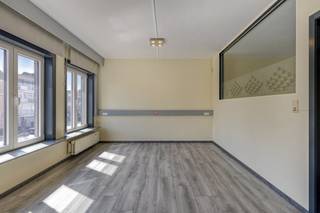 Bent u op zoek naar een veelzijdige eigendom op een uitstekende locatie? Dan is deze interessante aanbieding wellicht de perfecte match! Op heden...