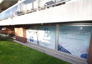 Located at a strategic location on Boulevard Edmond Machtens in Molenbeek-Saint-Jean, we offer a 158 m² office space on the ground floor...