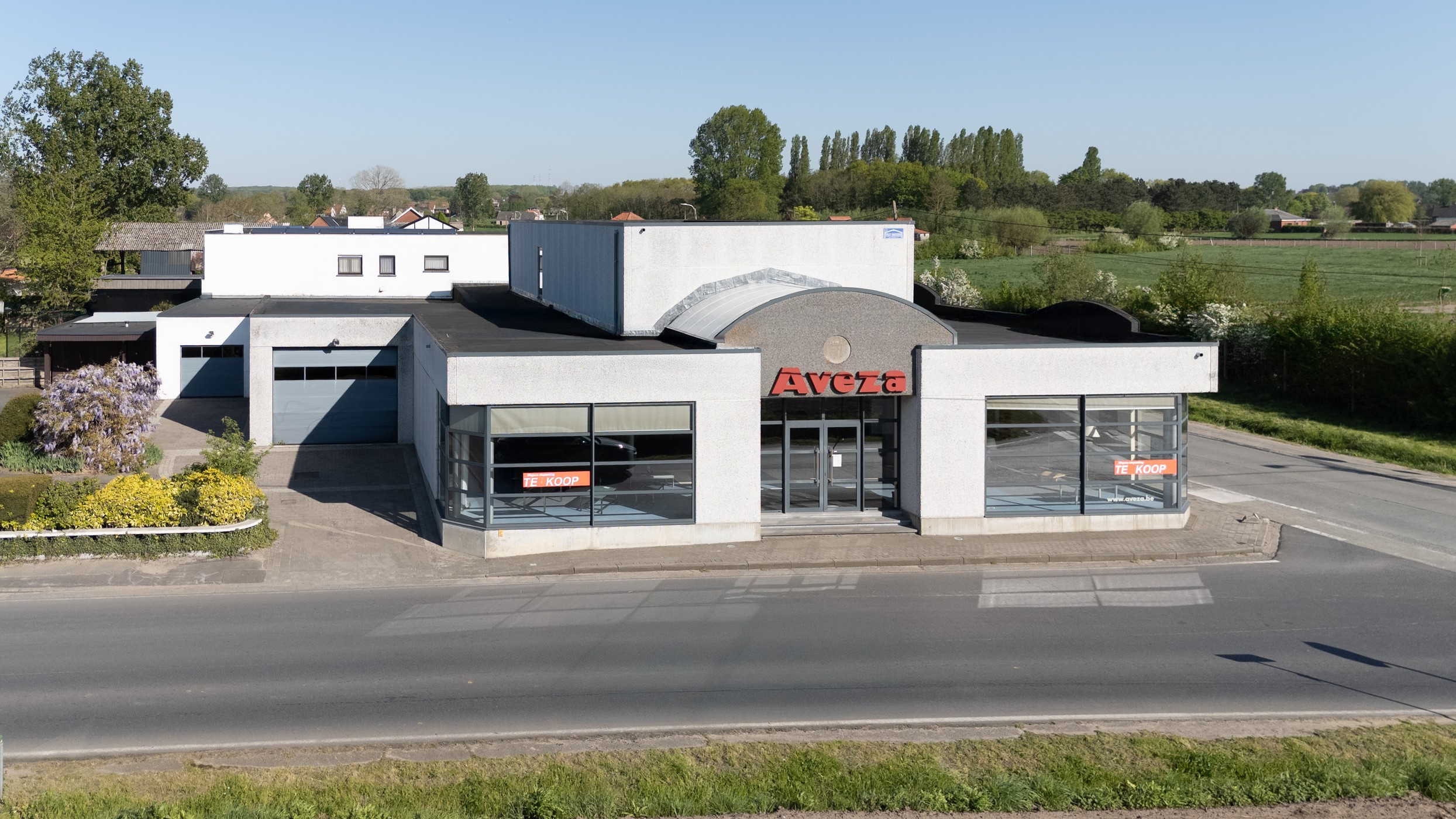 Showroom (600m²) met handelspand (180m²) en atelier in Anzegem - foto 1