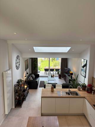 Deze energiezuinige recent gerenoveerde woning is centraal gelegen, edoch vlot bereikbaar via meerdere goede invalswegen. De woning bevindt...