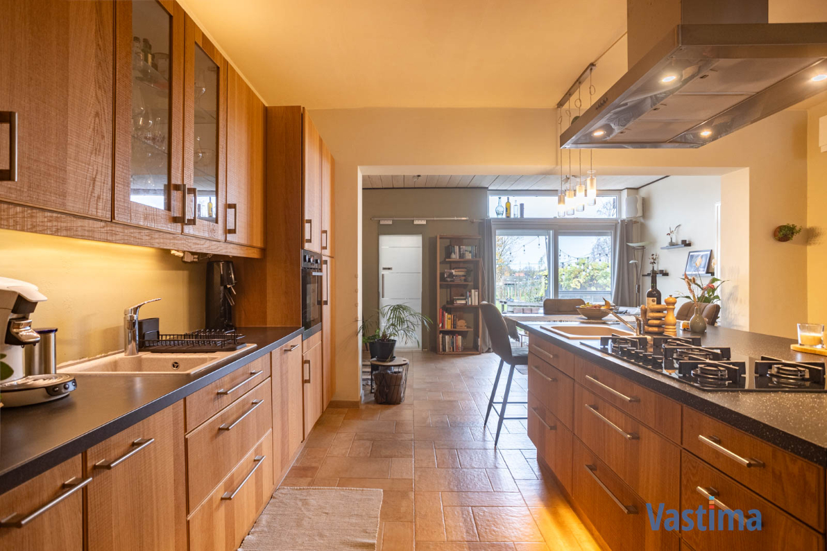 Instapklare woning met 3 slaapkamers, dubbele garage en grote tuin - foto 5