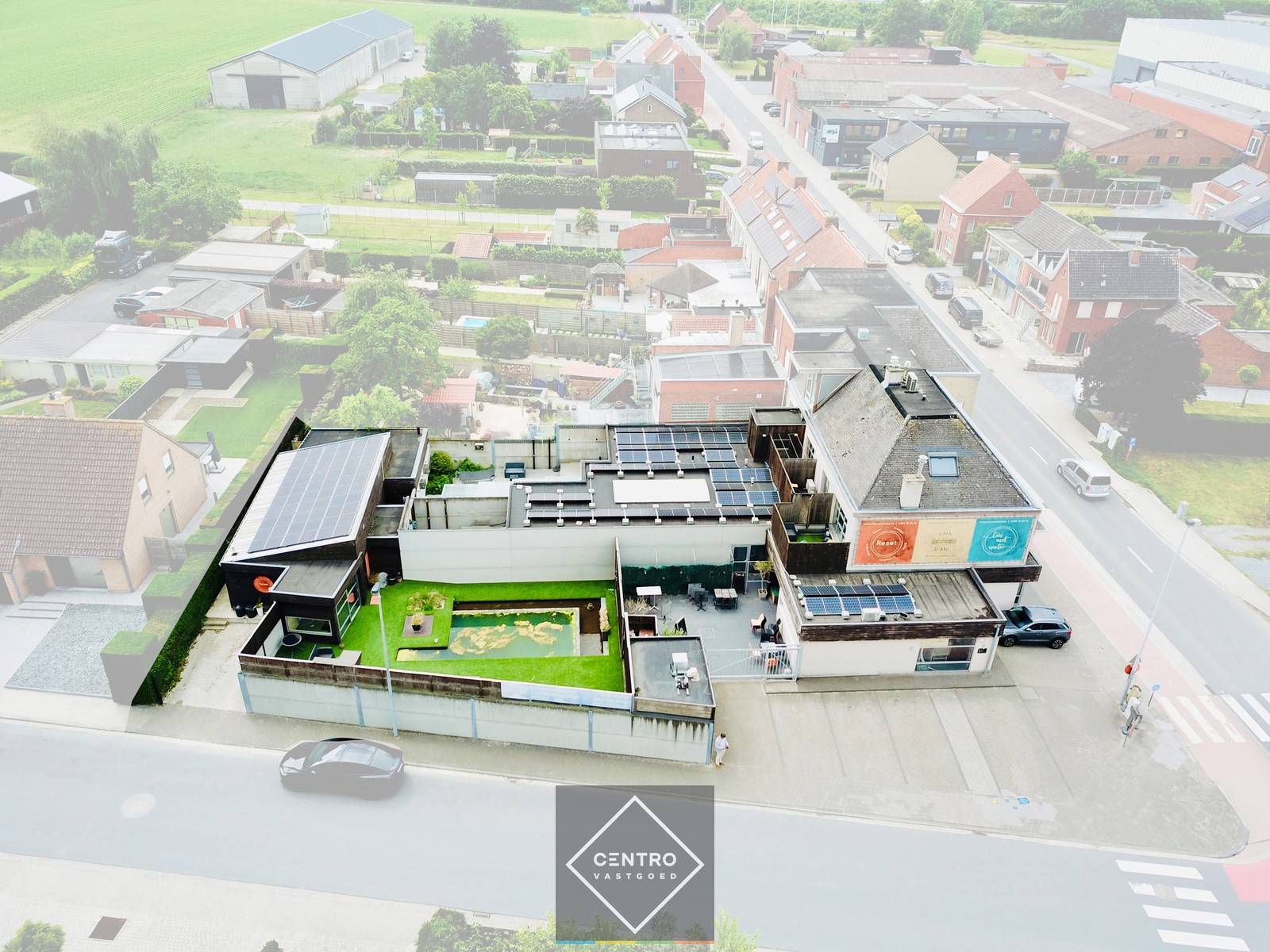 Instapklaar handelspand met wellness, appartement én verhuurde broodjeszaak – toplocatie in Sint-Eloois-Winkel (Ledegem). - foto 1