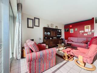 Studio spacieux avec coin nuit séparé à rénover, idéalement situé à quelques pas de la digue, de la rue commerçante et de la place Sint-Bernard...