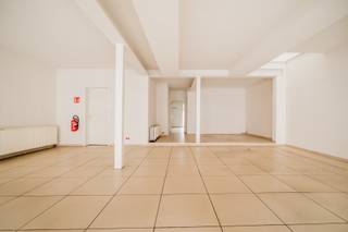 Op zoek naar een strategisch gelegen commercieel pand met uitstekende zichtbaarheid en passage? Dit handelsgelijkvloers op de Antwerpsestraat...