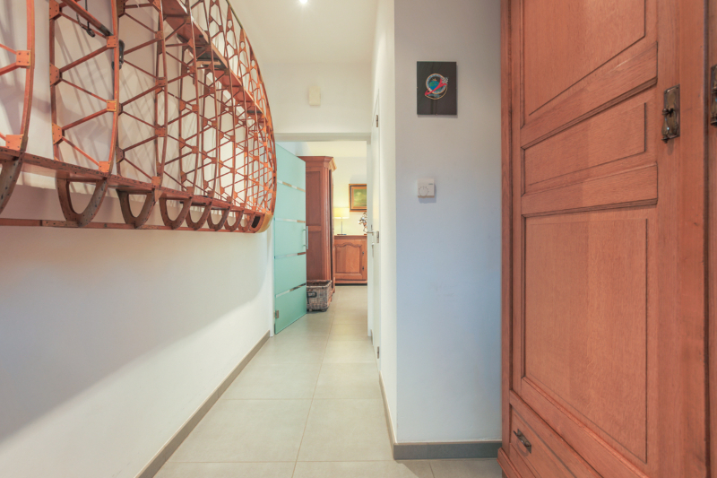 Prachtig Art-Deco-burgerhuis, met 3 slaapkamers, bureau, garage, tuin....(vloerverwarming, zonneboiler,elektr. goedgekeurd, elektrische poort...) - foto 3