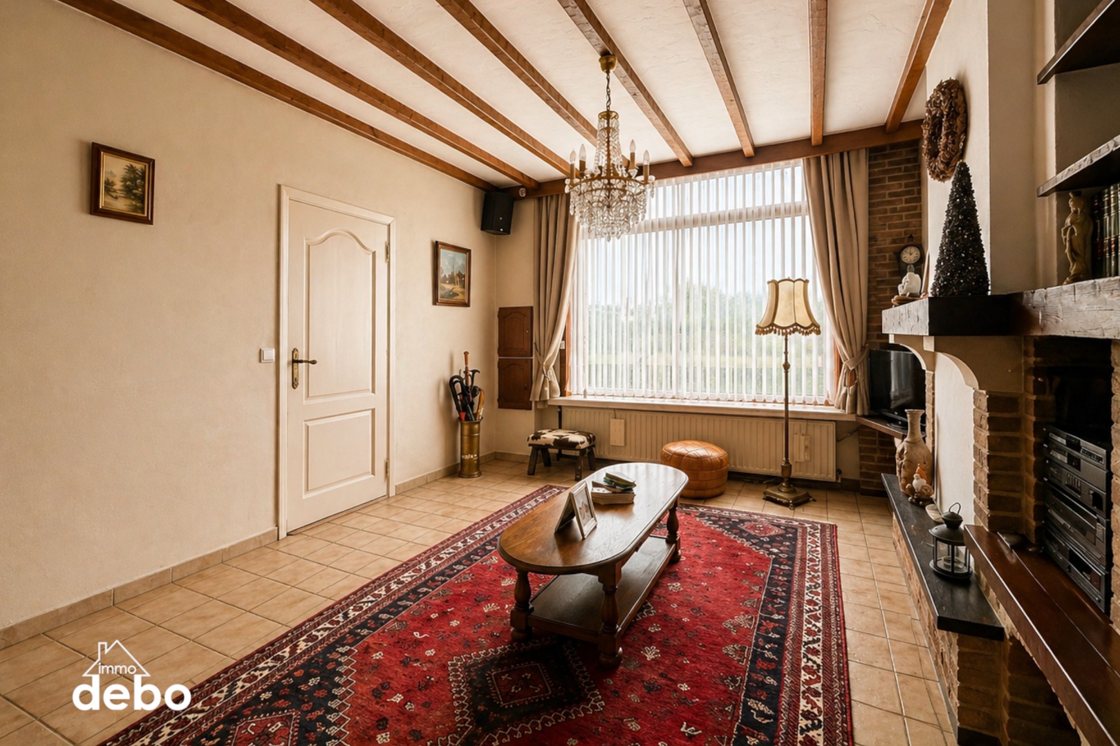 Zeer charmante woning met historische gevel, 4 slaapkamers, keuken, badkamer, zolder, tuin, garage met uitweg ideaal gelegen te Ieper - foto 2