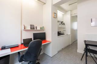 <p><span>This spacious student room is located on the 2nd floor of a well-maintained building, near the University of Antwerp. <br /><br />The room has a private bathroom and is fully furnished. Per floor there is 1 common kitchen. </span></p><p><span> </span></p><p><span>Furthermore, the building has a bicycle shed and a spacious common roof terrace. </span></p><p><span> </span></p><p><span> </span></p>