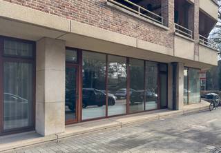 Op de Luikersteenweg 20A ligt dit handelspand van ongeveer 75m2. Dit handelsgelijkvloers maakt deel uit van Res. Park Villers en ligt op...