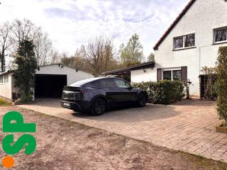 Woning (open bebouwing) gelegen in Laakdal.Op het gelijkvloers bestaat de woning uit de keuken (tegels; 15m² ) die is ingericht met dubbele spoelbak,...