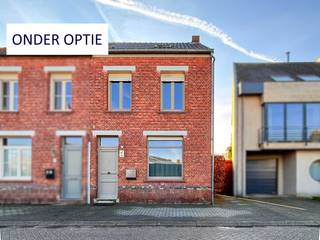 ONDER OPTIEIdeale starterswoning – warme en instapklare gezinswoning met zonnige tuinDeze warme en instapklare gezinswoning is gelegen in een rustig...