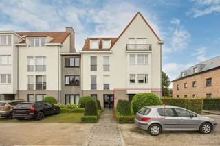 <p><span>Appartement de plain-pied prêt à emménager avec jardin</span></p><p><span> </span></p><p><span>* Agencement : hall d'entrée avec porte de sécurité et penderie encastrée, spacieux salon au sol carrelé de céramique, cuisine ouverte avec </span></p>