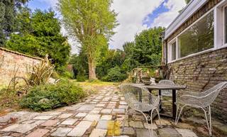 In het hart van de pittoreske en authentieke St. Annawijk in Brugge, op een steenworp van de iconische Jeruzalemkerk, bevindt zich deze...