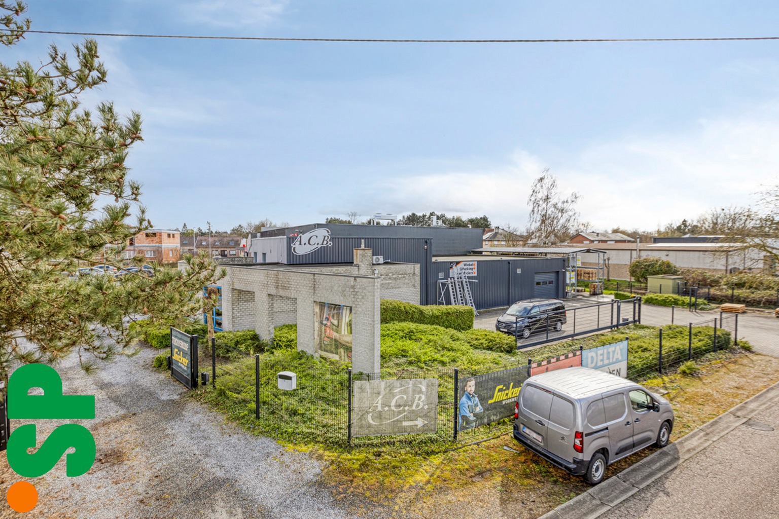 Bedrijfsgebouw met woonst op zichtlocatie. - foto 4