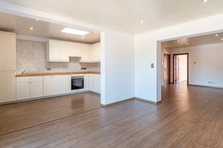 Op een boogscheut van het centrum van Mechelen vind je dit aangename gerenoveerde appartement op de tweede verdieping, ideaal voor wie comfortabel...