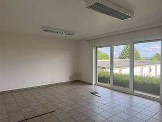Appartement spacieux avec potentiel au cœur d'AnzegemDans la rue Oudstrijdersstraat à Anzegem, nous vous proposons une opportunité immobilière...