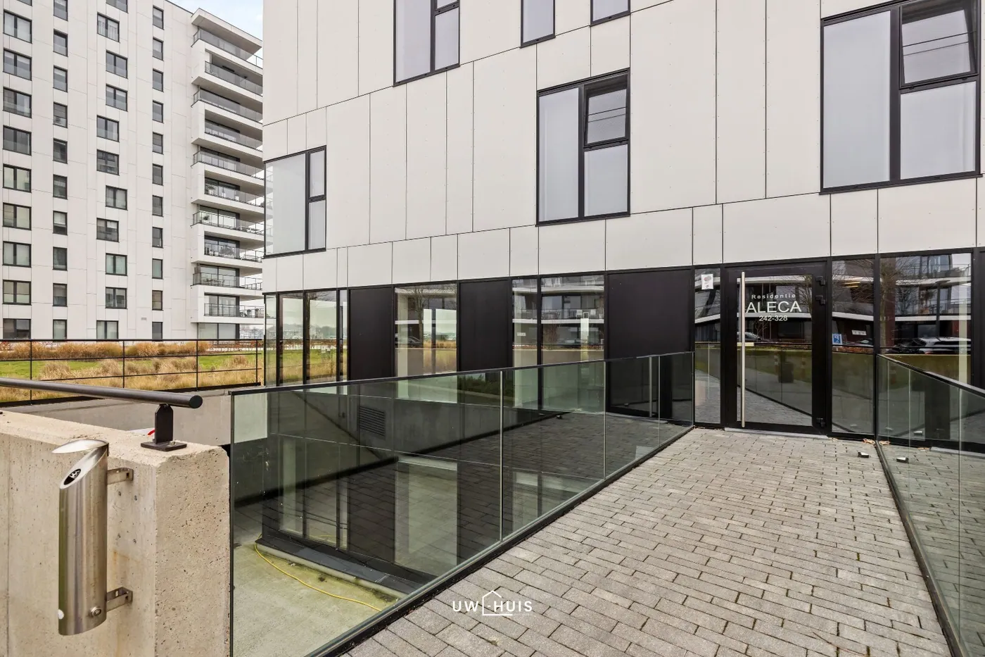 Trendy kantoorruimte op een unieke locatie te Temse - foto 1