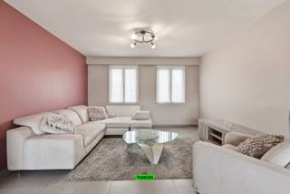 In Poperinge, binnen de ring bevindt zich deze charmante alleenstaande woonst. Deze woning is stevig gebouwd in 1998 en er zijn al wat...