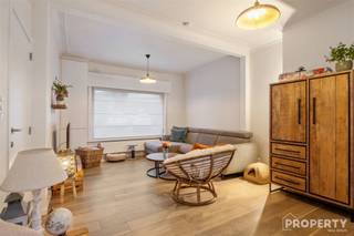 MAISON INSTAPLABLE au centre de HEULE !Aménagement : hall d'entrée, séjour lumineux, cuisine entièrement équipée avec coin repas, toilettes...