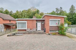 ZEER RUSTIG GELEGEN TE RENOVEREN WONING OP EEN PERCEEL VAN 10A 07CA NABIJ HET CENTRUM VAN MEEUWEN.Deze zeer rustig gelegen te renoveren gezinswoning...