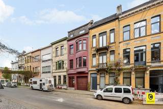 Giga bel-etage with 5 bedrooms, garden and terrace near RivierenhofIn the popular Leeuwlantstraat you will find this exceptionally spacious and...
