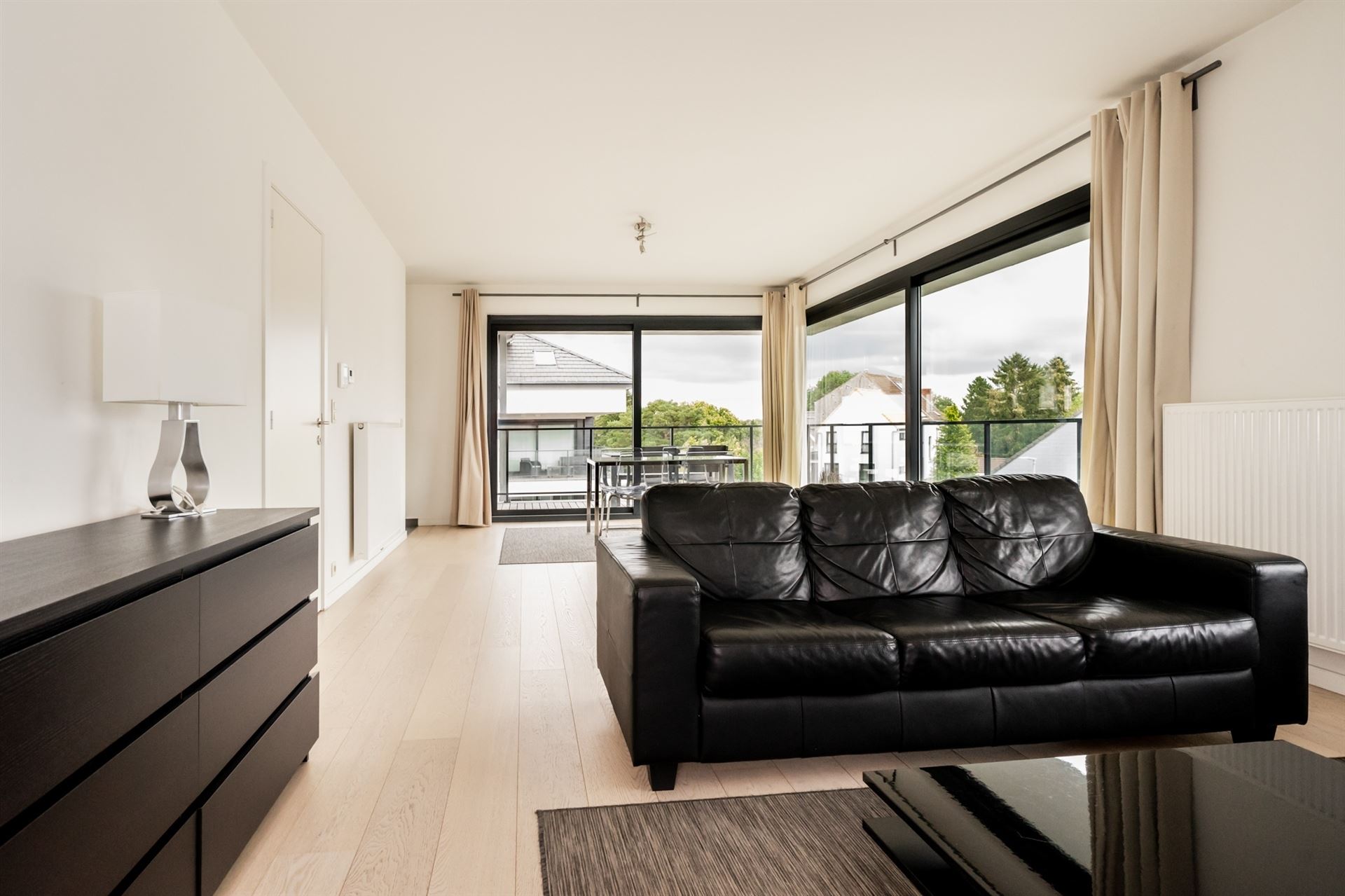 Appartement spacieux et lumineux, meublé, avec terrasse – Emplacement stratégique à Waterloo - photo 3