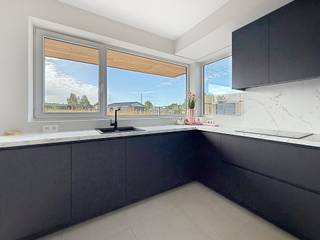 Rustig gelegen, tussen Staden en Poelkapelle, vindt u deze 6 nieuwbouwwoningen terug waarvan 4 half-open woningen en 2 aaneengeschakelde woningen.<br /><br />De totale oppervlaktes van de percelen variëren van 253 tot 275m².<br /><br />Deze zeer ruime woningen beschikken telkens over een zonnige, grote leefruimte met open keuken, 3 slaapkamers én een zuidgerichte tuin!<br /><br />De woningen werden uiterst energiezuinig gebouwd en beschikken over zonnepanelen.<br /><br />Enkele woningen beschikken over een carport, de andere woningen beschikken over een voorziening voor een carport.<br /><br />Bij een aantal van de woningen heeft de koper nog keuze in de materialen!<br /><br />Prijzen excl kosten vanaf 342.500,00 EUR.