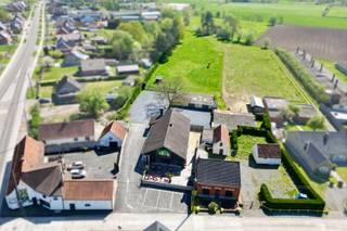 Langs de Hanestraat in Nazareth–De Pinte bevindt zich een uitzonderlijk aaneengesloten domein van 14.059 m², bestaande uit meerdere bestaande...
