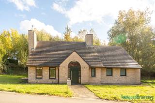 Deze instapklare-, energiezuinige goed onderhouden villa is gelegen in Balegem, nabij verschillende invalswegen doch rustig gelegen. Bestaande uit...