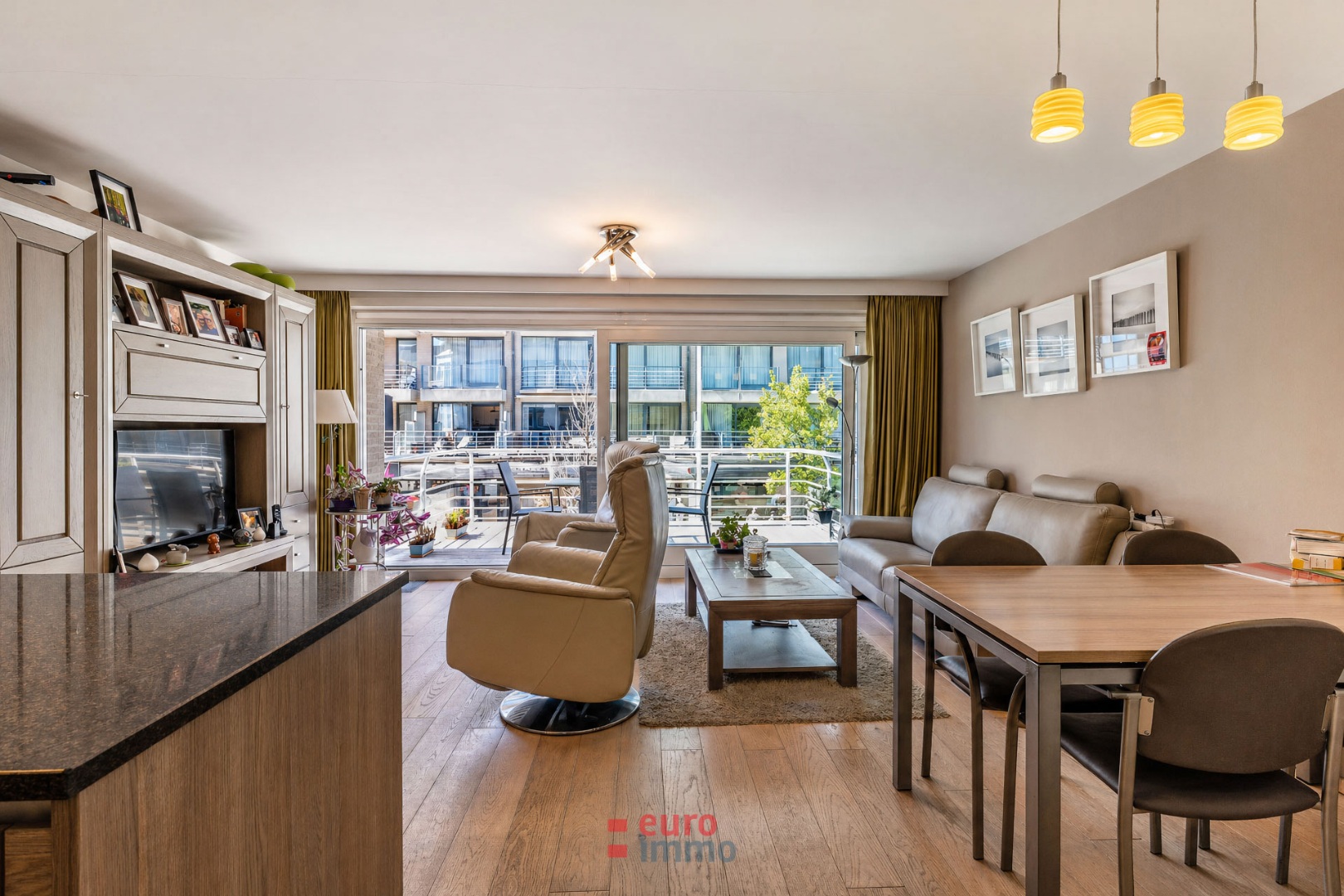 Pal in de winkel/wandelstraat gelegen appartement met 2 slaapkamers én super terras! - foto 3