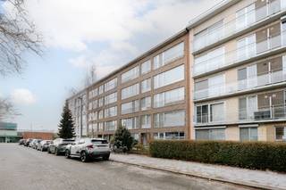 <p>Bezoek mogelijk na aanmaken huurprofiel via: https://onid.mijnhuurprofiel.be/property/e73edfdc-62c9-4865-b02a-19c8e9a66d5e</p><p><br /></p><p>Op de <strong>2de verdieping</strong> van een verzorgd gebouw met <strong>lift</strong> vinden we dit aangename appartement in de Paviljoenlaan.</p><p>De <strong>ruime, lichte leefruimte</strong> geeft toegang tot het <strong>terras vooraan</strong>. Aansluitend bevindt zich de <strong>keuken</strong>. Er zijn <strong>2 slaapkamers</strong>, waarvan één met toegang tot het <strong>achterterras</strong>. Verder een <strong>badkamer met douche</strong> en een <strong>praktische bergkamer</strong>.</p><p>Ideale ligging nabij winkels, openbaar vervoer en het centrum van Wilrijk.</p>