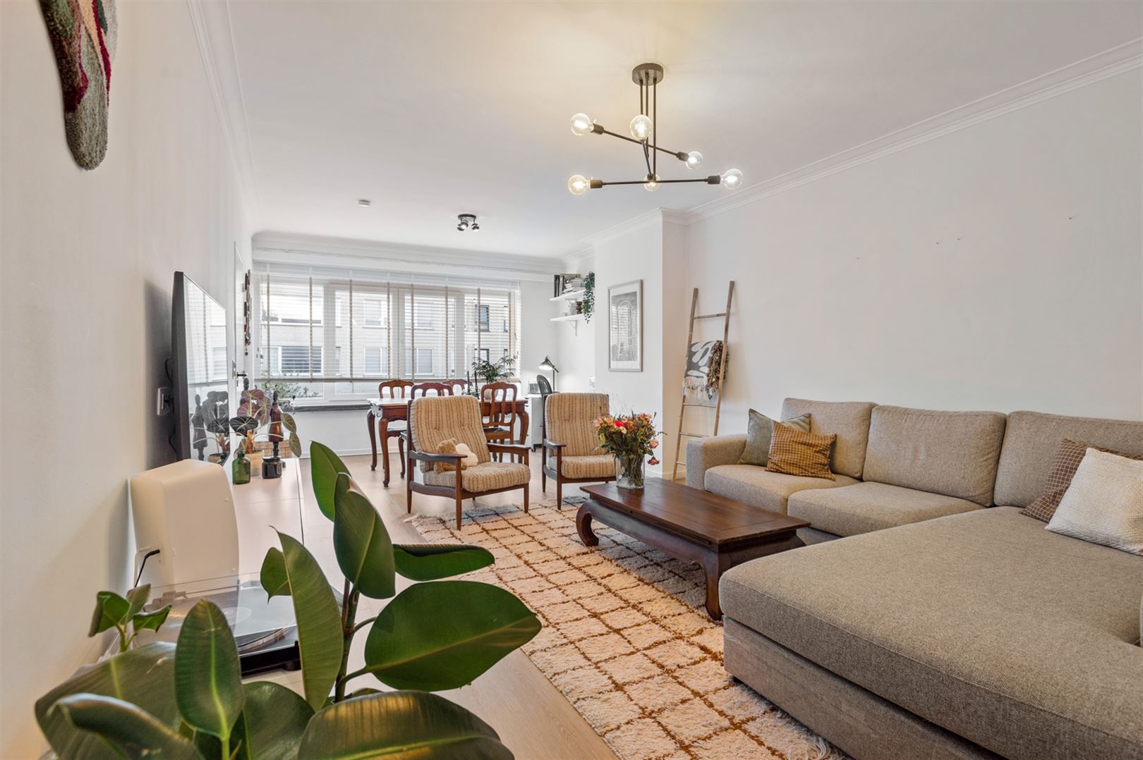 Gerenoveerd appartement met 2 slaapkamers en veranda. - foto 1