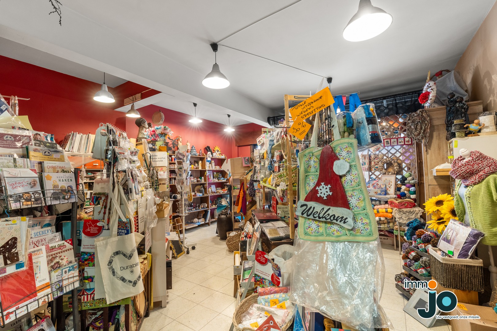 Handelsruimte te koop in hartje van Bredene ideaal als kantoor, winkel, salon (optioneel garagebox en ruime berging mee aan te kopen!) - foto 2
