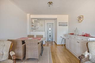 Compact appartement (43 m²) met één slaapkamer en kelderberging (9 m²) gelegen aan de zeedijk, met een prachtig uitzicht op strand en zee.Dit zou ook...