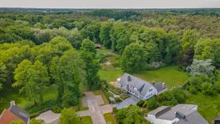 Villa op een uitzonderlijk domein van ca. 14.990 m², gelegen op het einde van een doodlopende straat in een van de meest residentiële wijken...
