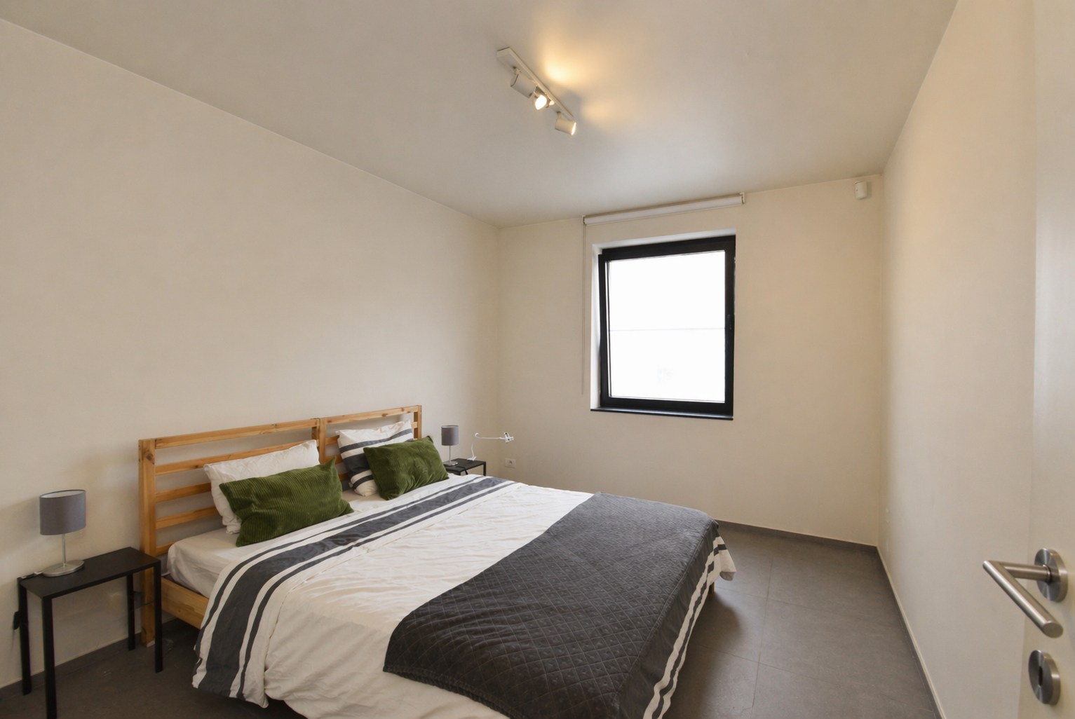 Modern gelijkvloers appartement met 2 slaapkamers en parkeerplaats - foto 5