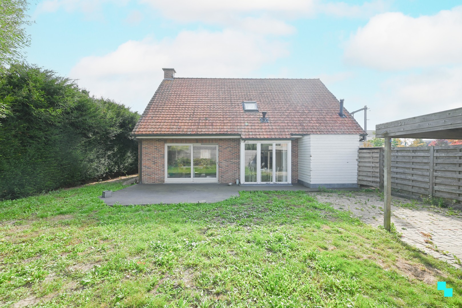 Alleenstaande, te renoveren villa in residentiële buurt - foto 3