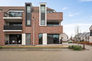 Instapklaar gelijkvloers appartement op fantastische centrale én rustige locatie, in de nabijheid van o.a. Carrefour supermarkt, bakker,...