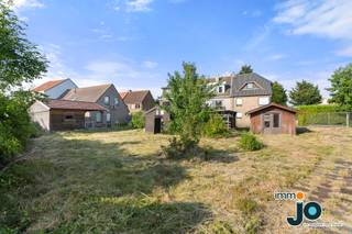 Deze prachtige en karaktervolle woning is gelegen op een top locatie te Gistel. Het ligt vlakbij scholen, winkels en het centrum. U doet hier alles...