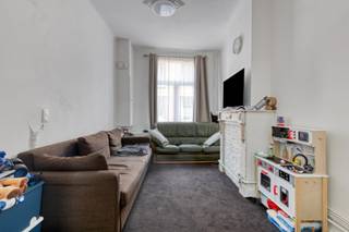 Ontdek deze charmante woning met 3 slaapkamers, centraal gelegen op wandelafstand van scholen, winkels en alle nodige voorzieningen. Deze eigendom...