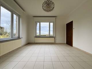 Deze charmante, volledig gerenoveerde villa bevindt zich in een landelijke omgeving en biedt alsnog een vlotte bereikbaarheid richting...