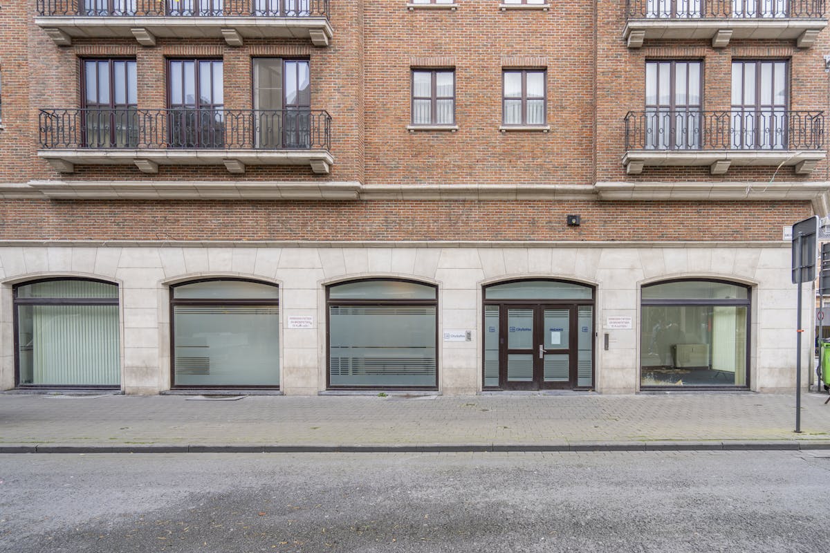 Uniek gelegen commercieel pand in het hart van Kortrijk - foto 2