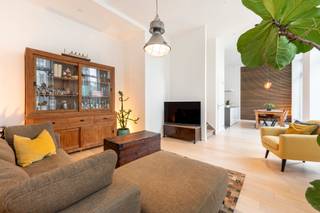 Deze nieuwbouw woning is gelegen in het hippe Zuid en combineert hedendaags wooncomfort met een stijlvolle uitstraling. De woning beschikt over...